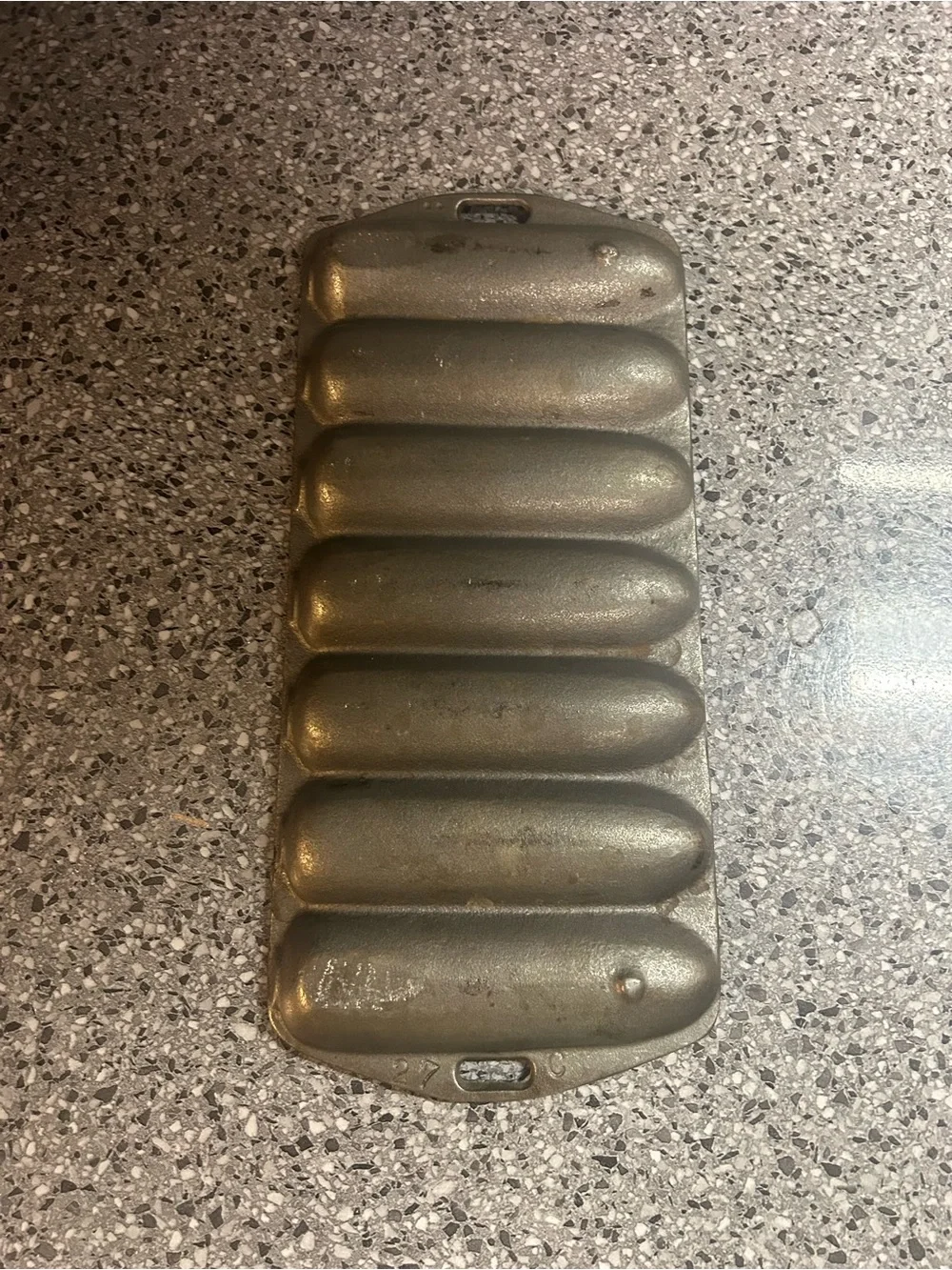 Vintage 7-Ear Cast Iron Cornbread Pan
